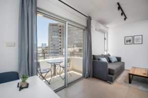 Prime location 1BDR close to Bograshov & the beach